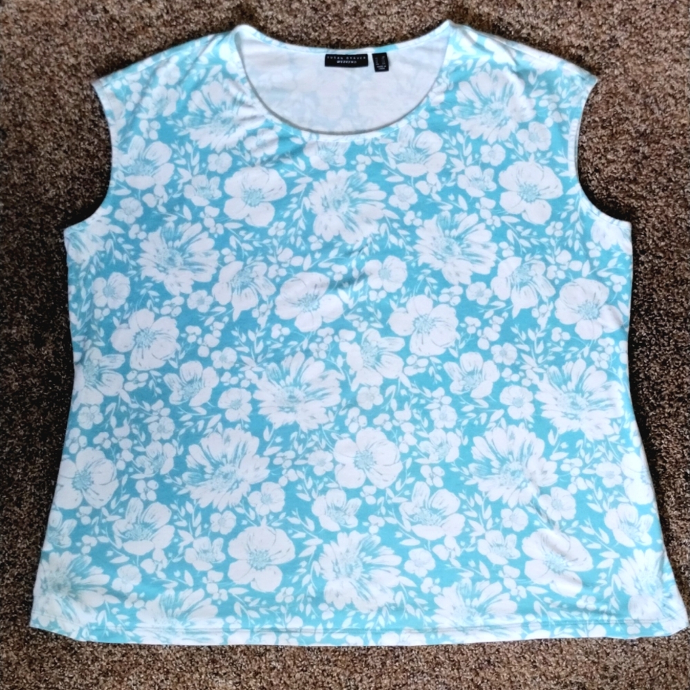🌷 Aqua and White Tank Top